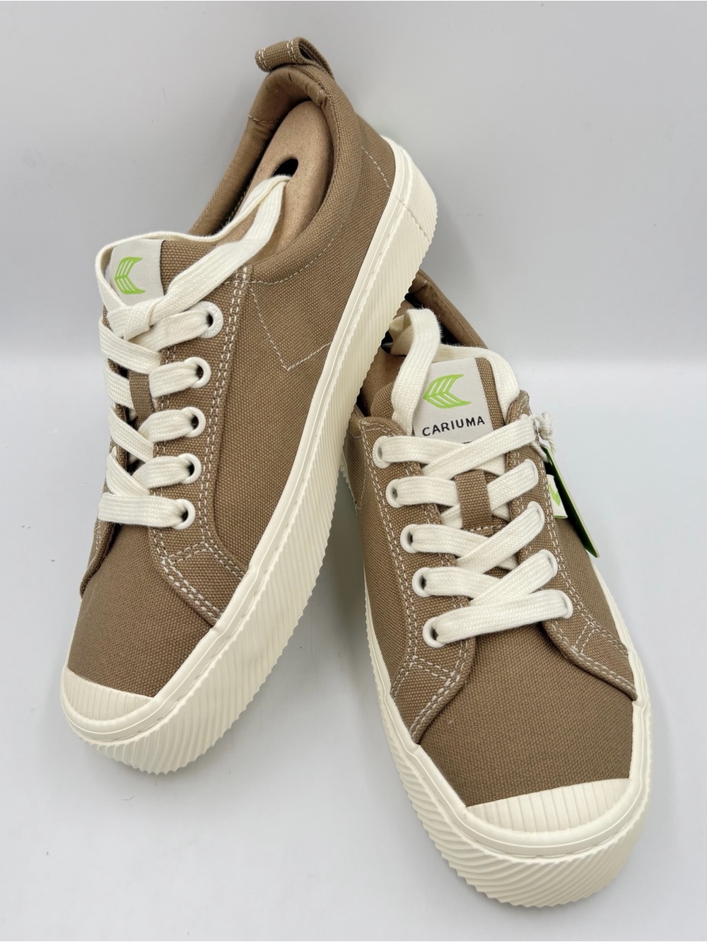 Cariuma OCA Low Burnt Sand Tan Canvas Sneaker Women 7.5  Men 6 Unisex Lace Up